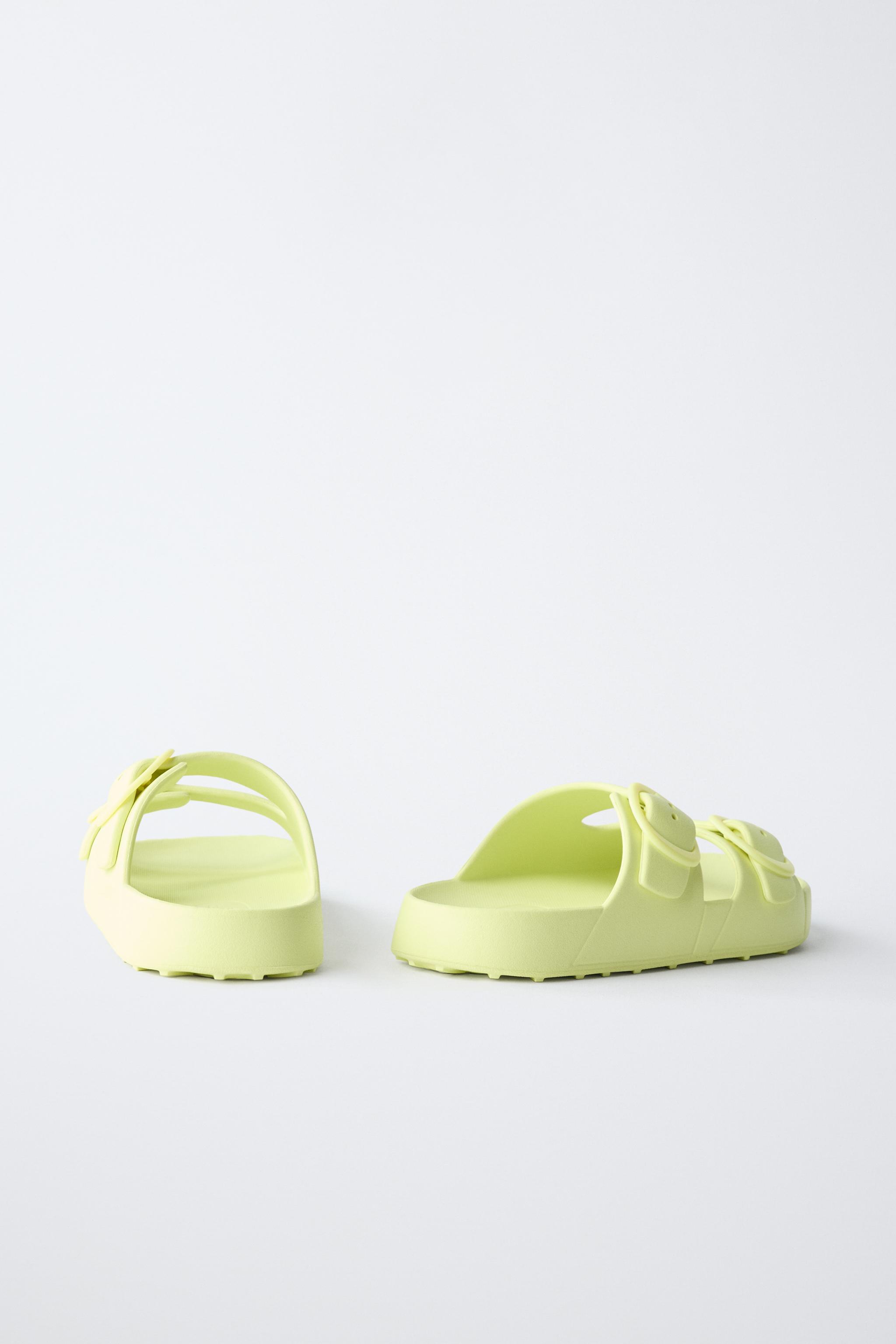 RUBBERIZED BUCKLED SANDALS